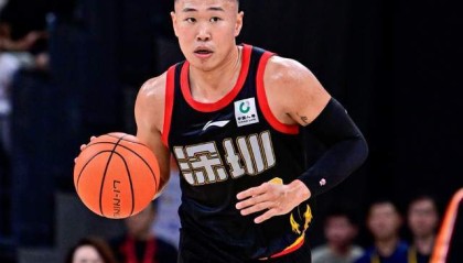 FB体育app下载-17投狂砍32分5助！这才是CBA顶级得分手，郑永刚率队冲冠的杀手锏|深圳男篮|男篮|贺希宁|史密斯|浙江男篮_新浪体育_新浪新闻
