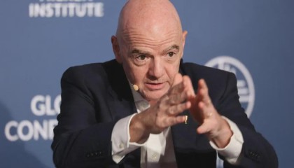 FB体育官方入口-国际足联撑不住了，本周来华谈判，中国足球迎来新变量？